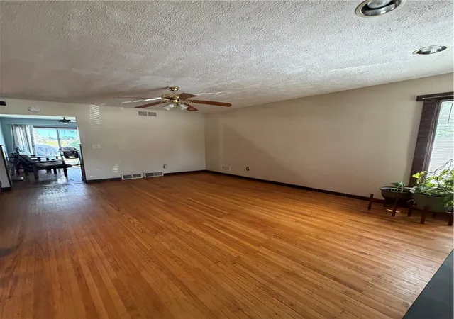 Photo 4 of Sale Pending at 136 Teakwood Dr, Rochester, NY 14609 | MLS# R1696049 | Listing updated on 2026-07-21