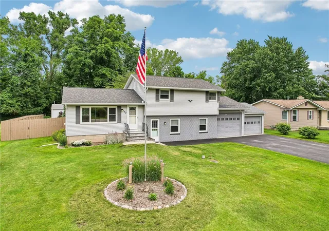 Homes for sale in Greece, NY | 152 Gates Greece Townline Rd, Greece, NY 14606 | MLS# R1695461