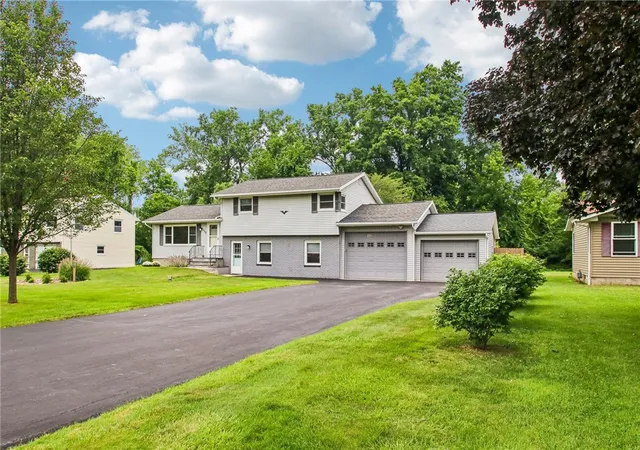 Homes for sale in Greece, NY | 152 Gates Greece Townline Rd, Greece, NY 14606 | MLS# R1695461