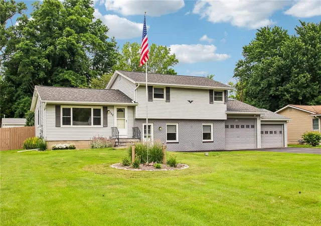 Homes for sale in Greece, NY | 152 Gates Greece Townline Rd, Greece, NY 14606 | MLS# R1695461