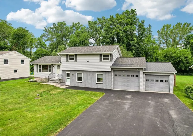 Homes for sale in Greece, NY | 152 Gates Greece Townline Rd, Greece, NY 14606 | MLS# R1695461