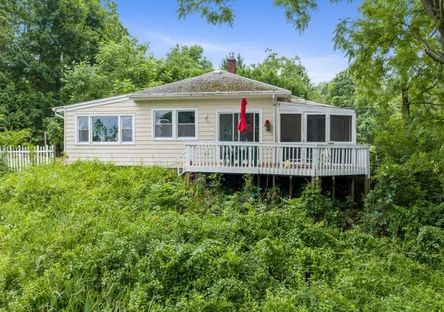 1st image of 1070 Lake Rd, Webster, NY 14580 | MLS# R1696602