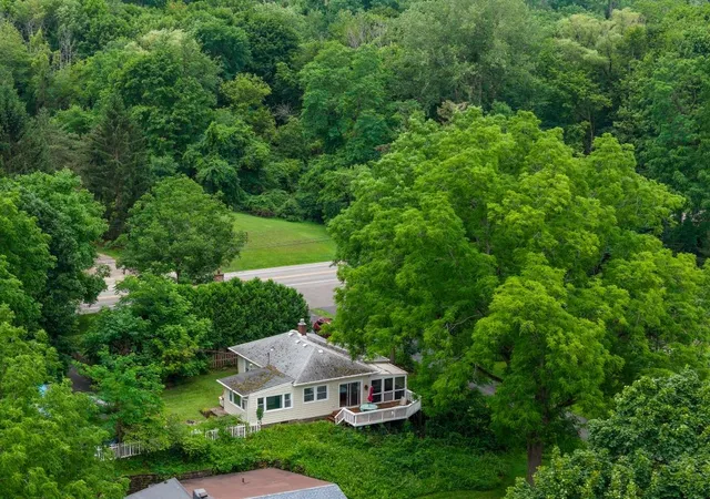 3rd image of 1070 Lake Rd, Webster, NY 14580 | MLS# R1696602