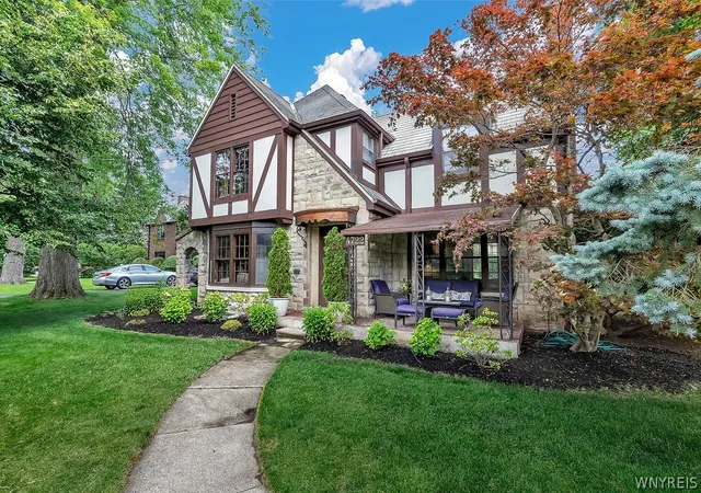 Photo 1 of Sale Pending at 4722 Main St, Buffalo, NY 14226 | MLS# B1691012 | Listing updated on 2026-07-17