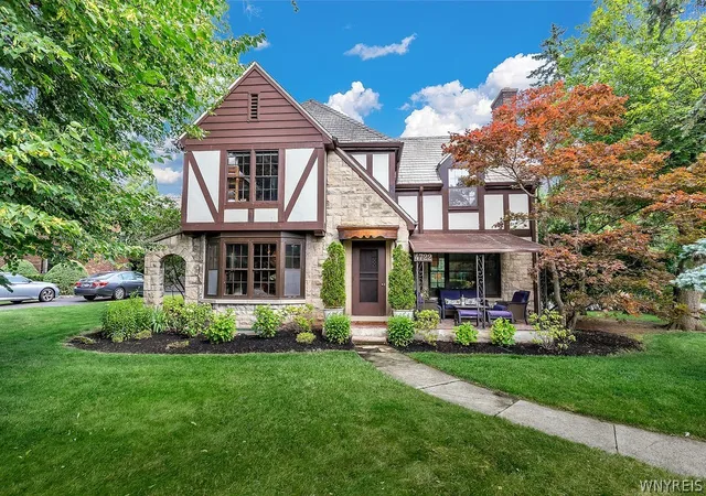 Photo 2 of Sale Pending at 4722 Main St, Buffalo, NY 14226 | MLS# B1691012 | Listing updated on 2026-07-17