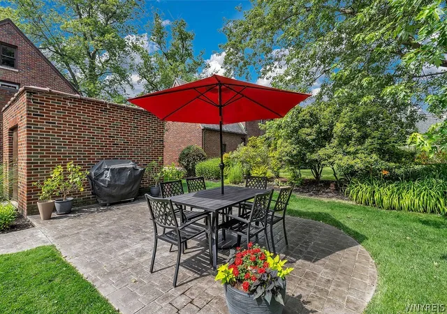 Photo 3 of Sale Pending at 4722 Main St, Buffalo, NY 14226 | MLS# B1691012 | Listing updated on 2026-07-17