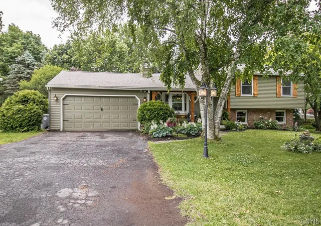 Photo 4 of Sale Pending at 8244 E Seneca, Manlius, NY 13104 | MLS# S1696414 | Listing updated on 2026-07-11