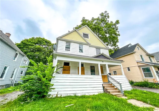 Photo 2 of Single family home for sale at 33 Finch St, Rochester, NY 14613 | MLS# R1695041 | Listing updated on 2026-07-07