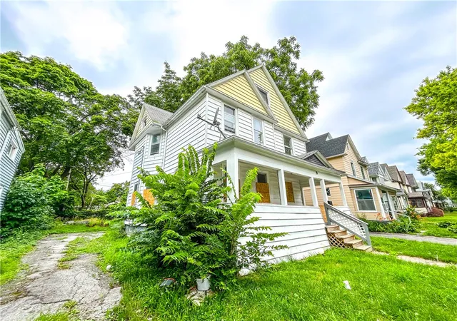 Photo 3 of Single family home for sale at 33 Finch St, Rochester, NY 14613 | MLS# R1695041 | Listing updated on 2026-07-07