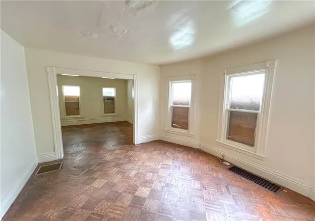 Photo 4 of Single family home for sale at 33 Finch St, Rochester, NY 14613 | MLS# R1695041 | Listing updated on 2026-07-07
