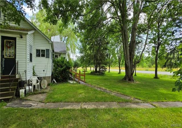 2nd image of 7091 Rapids Rd, Lockport, NY 14094 | MLS# B1695807