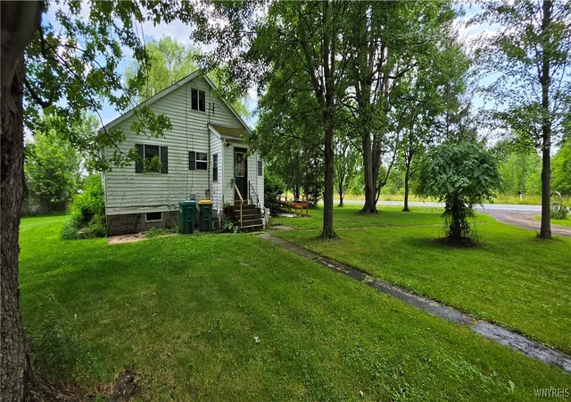 Photo 3 of Sale Pending at 7091 Rapids Rd, Lockport, NY 14094 | MLS# B1695807 | Listing updated on 2026-07-13