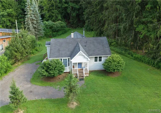 Homes for sale in Ellicottville, NY | 6887 Route 242 W, Ellicottville, NY 14731 | MLS# B1696691