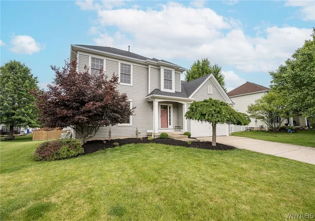 Photo 3 of Single family home for sale at 45 Sunset Crk Dr, West Seneca, NY 14224 | MLS# B1696254 | Listing updated on 2026-08-02