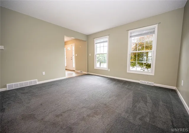 Photo 4 of Single family home for sale at 45 Sunset Crk Dr, West Seneca, NY 14224 | MLS# B1696254 | Listing updated on 2026-08-02