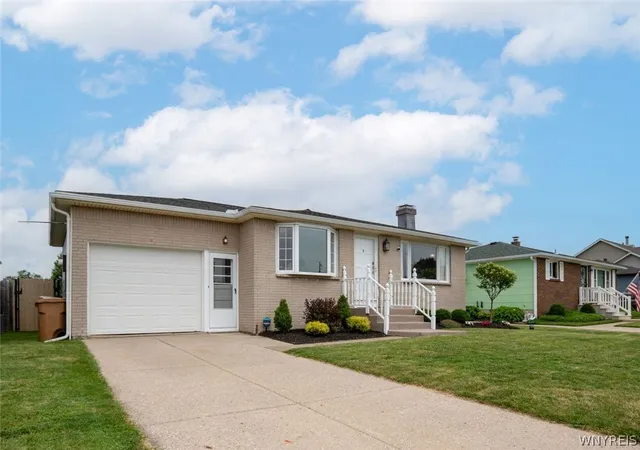 Photo 2 of Sale Pending at 48 Castlewood Dr, Buffalo, NY 14227 | MLS# B1696385 | Listing updated on 2026-07-22
