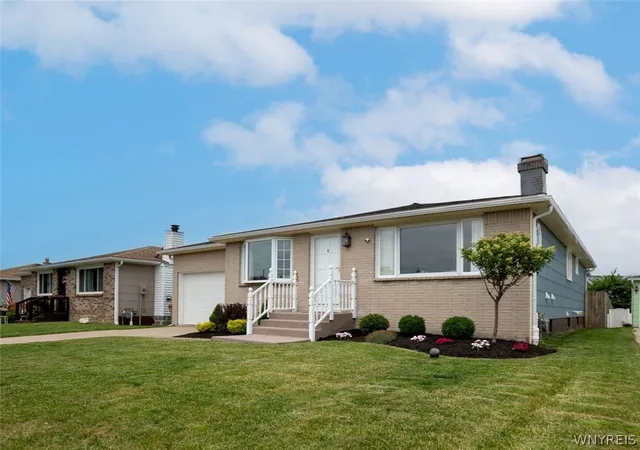 Photo 3 of Sale Pending at 48 Castlewood Dr, Buffalo, NY 14227 | MLS# B1696385 | Listing updated on 2026-07-22