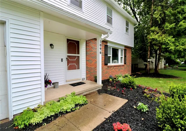 2nd image of 1096 Everwild View, Webster, NY 14580 | MLS# R1696516