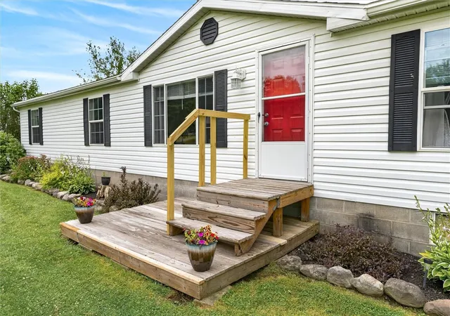 Photo 3 of Sale Pending at 1899 Shuler Rd, Lyons, NY 14489 | MLS# R1696784 | Listing updated on 2026-07-15