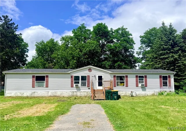 Homes for sale in Oakfield, NY | 3041 Maple Ave, Oakfield, NY 14125 | MLS# B1696800