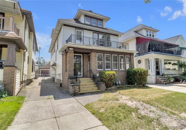 Photo 2 of Sale Pending at 136 Lincoln Blvd, Buffalo, NY 14217 | MLS# B1679763 | Listing updated on 2026-08-03