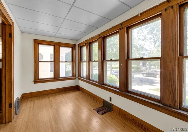 Photo 5 of Sale Pending at 136 Lincoln Blvd, Buffalo, NY 14217 | MLS# B1679763 | Listing updated on 2026-08-03