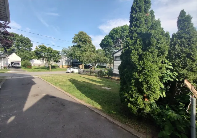 Homes for sale in Rochester, NY | 29 Hillcrest St, Rochester, NY 14609 | MLS# R1695125