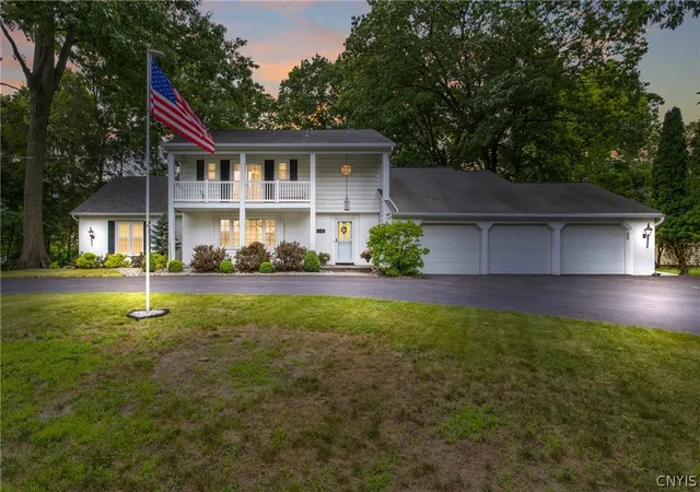 1st image of 111 Treeland Cir, Syracuse, NY 13219 | MLS# S1696779