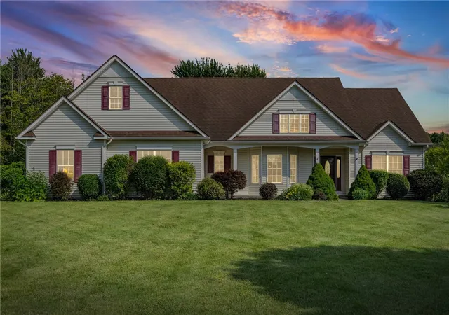 1st image of 1886 Surrey Xing, Ontario, NY 14519 | MLS# R1694828