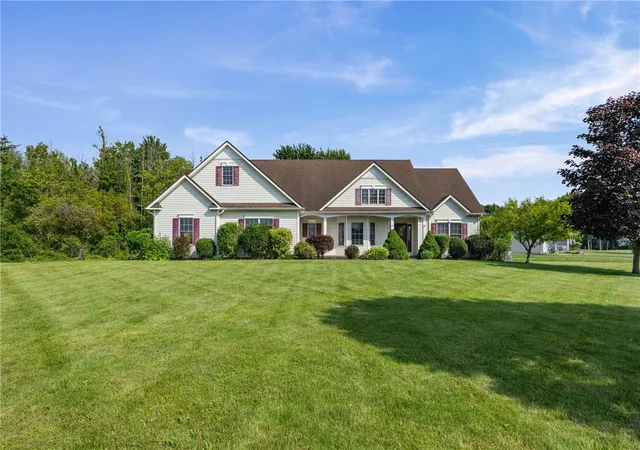 4th image of 1886 Surrey Xing, Ontario, NY 14519 | MLS# R1694828