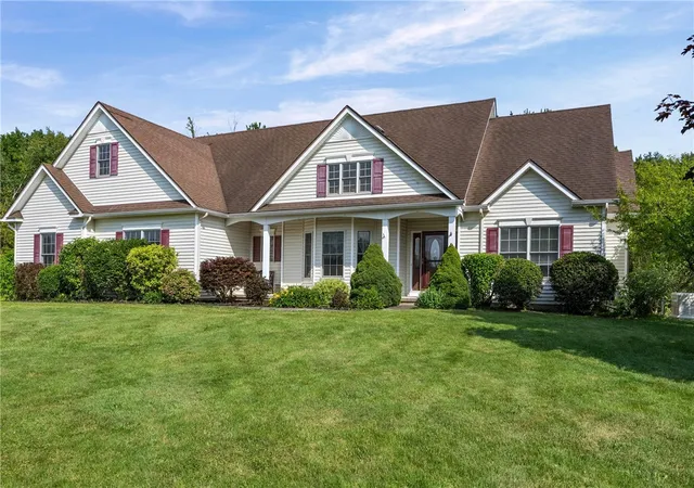 5th image of 1886 Surrey Xing, Ontario, NY 14519 | MLS# R1694828