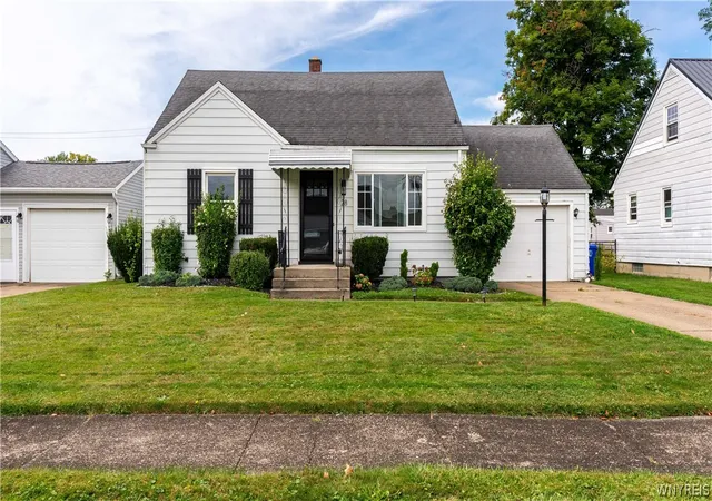 Homes for sale in West Seneca, NY | 28 Singer Dr, West Seneca, NY 14224 | MLS# B1696664
