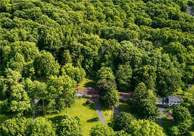 3rd image of 24 Little Spring, Perinton, NY 14450 | MLS# R1696465