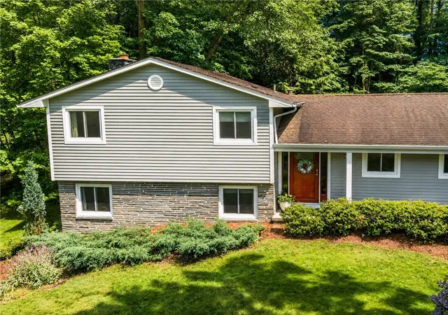 4th image of 24 Little Spring, Perinton, NY 14450 | MLS# R1696465