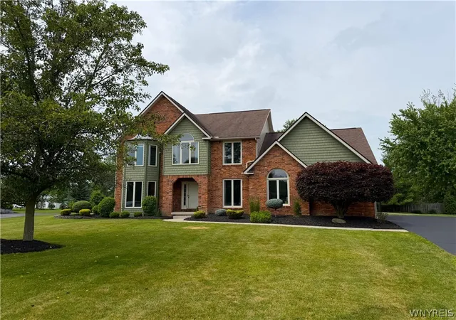 1st image of 6110 Meadow Lakes Dr, East Amherst, NY 14051 | MLS# B1696200