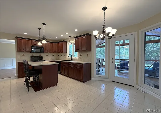 Photo 3 of Sale Pending at 6110 Meadow Lakes Dr, East Amherst, NY 14051 | MLS# B1696200 | Listing updated on 2026-07-16