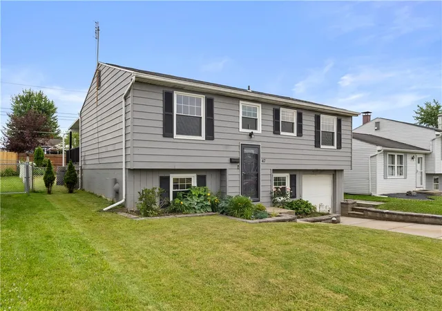 Photo 3 of Sale Pending at 47 W Toulon Dr, Buffalo, NY 14227 | MLS# R1695864 | Listing updated on 2026-07-16