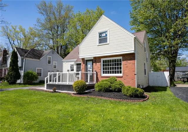 Photo 4 of Sale Pending at 333 Lamarck Dr, Buffalo, NY 14226 | MLS# B1696549 | Listing updated on 2026-07-14