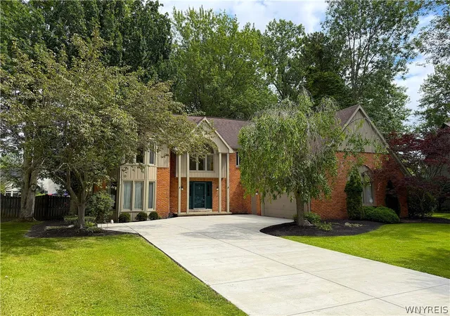 1st image of 216 Quail Hollow Ln, East Amherst, NY 14051 | MLS# B1696810