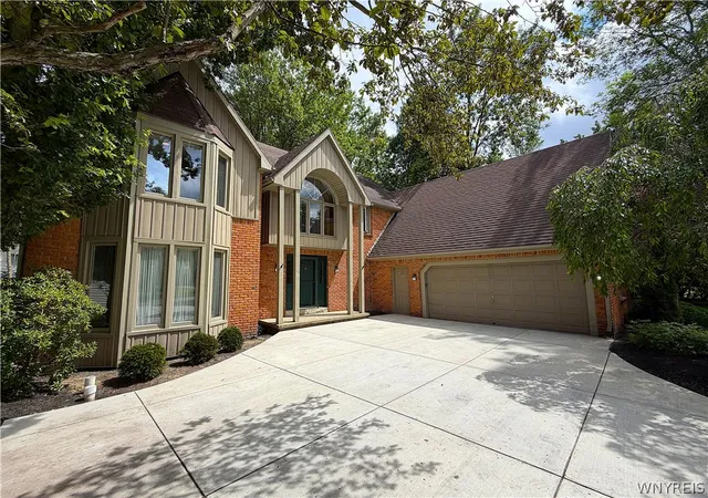 2nd image of 216 Quail Hollow Ln, East Amherst, NY 14051 | MLS# B1696810