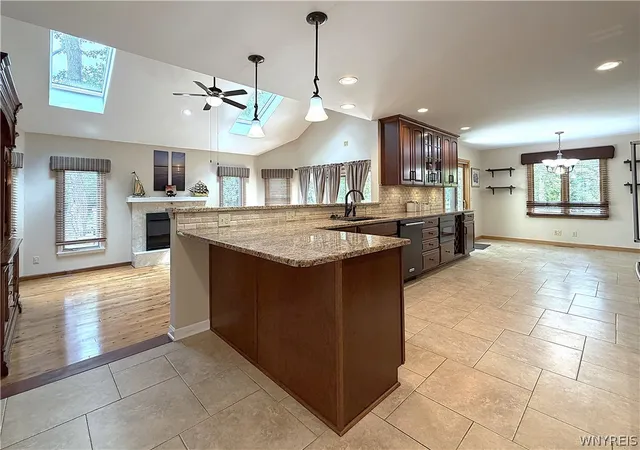3rd image of 216 Quail Hollow Ln, East Amherst, NY 14051 | MLS# B1696810
