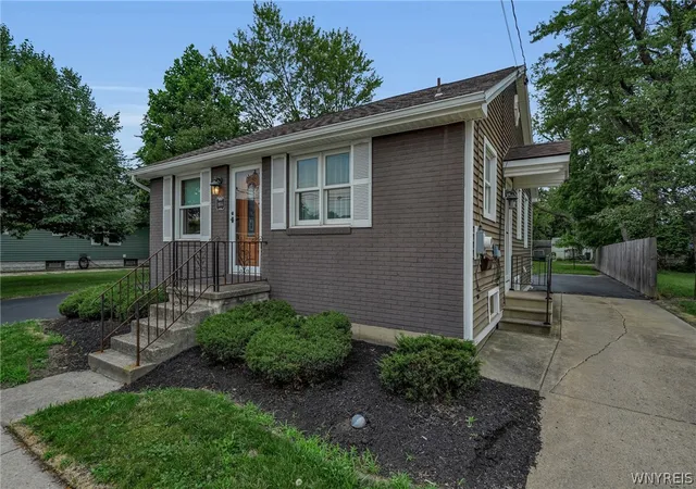1st image of 1904 Union Rd, West Seneca, NY 14224 | MLS# B1695781