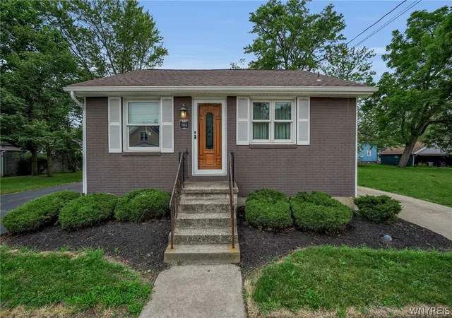 2nd image of 1904 Union Rd, West Seneca, NY 14224 | MLS# B1695781