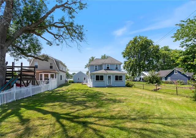 2nd image of 2751 Edgemere Dr, Rochester, NY 14612 | MLS# R1695414