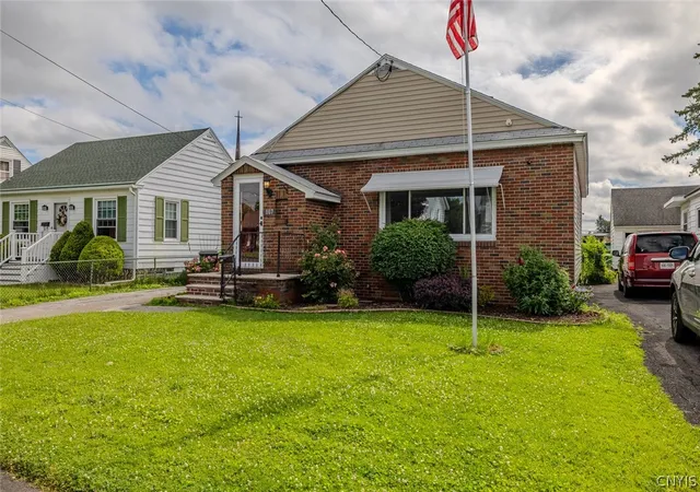 3rd image of 107 Brookland Dr, Salina, NY 13208 | MLS# S1696557