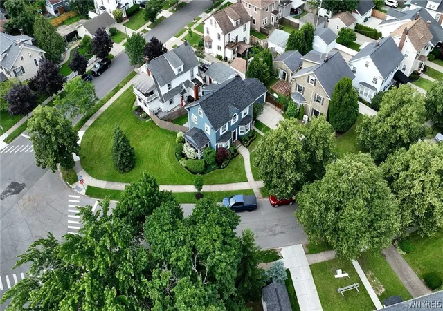 Photo 5 of Sale Pending at 8 North Dr, Buffalo, NY 14216 | MLS# B1695194 | Listing updated on 2026-07-23