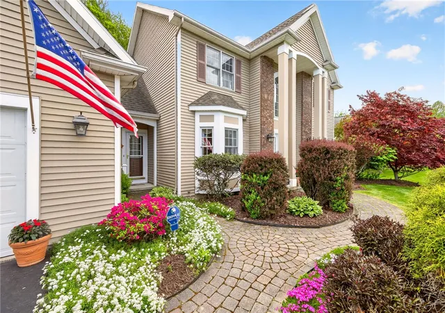 2nd image of 745 Hailey Dr, Webster, NY 14580 | MLS# R1695531