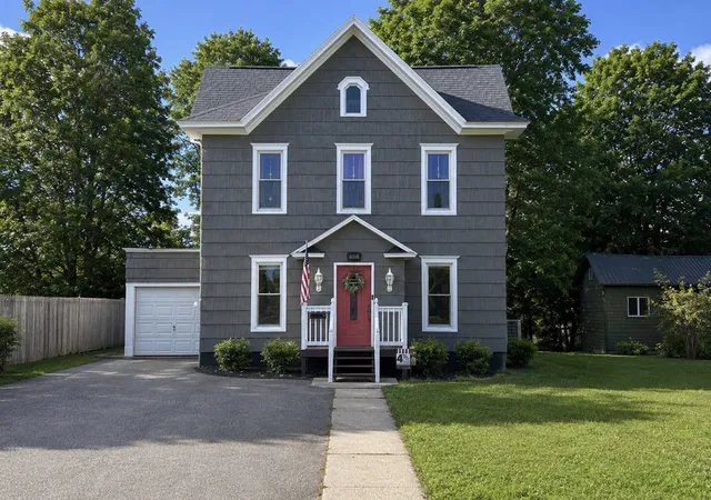 1st image of 435 W Miller St, Newark, NY 14513 | MLS# R1695964