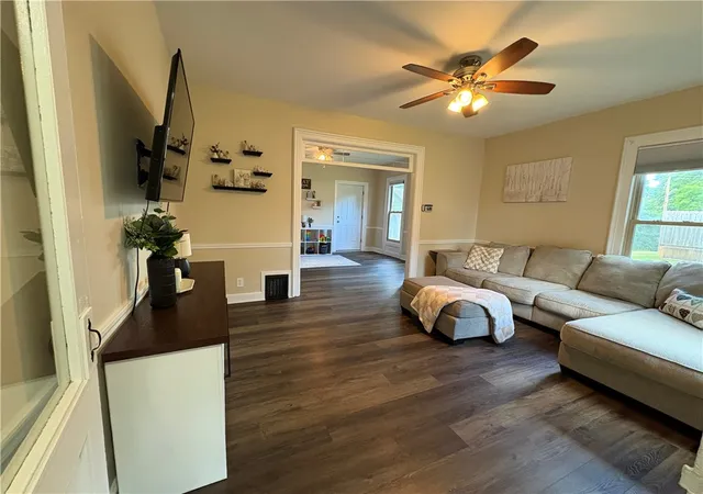 2nd image of 435 W Miller St, Newark, NY 14513 | MLS# R1695964