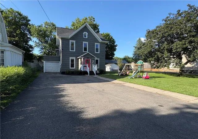 Photo 4 of Sale Pending at 435 W Miller St, Newark, NY 14513 | MLS# R1695964 | Listing updated on 2026-07-21